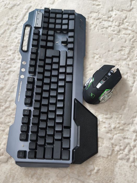 Tastatura mecanica si mause gaming