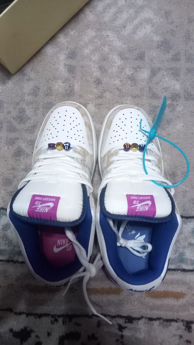 Продам кроссовки. Новые,размер 38.