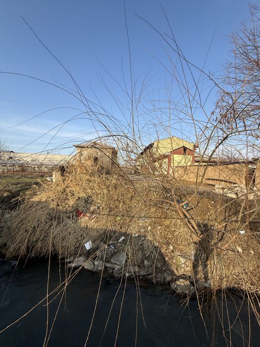 Кибрай Ункургон Ташгресда учаска сотилади 3 сотих 10х30 м  сув утган