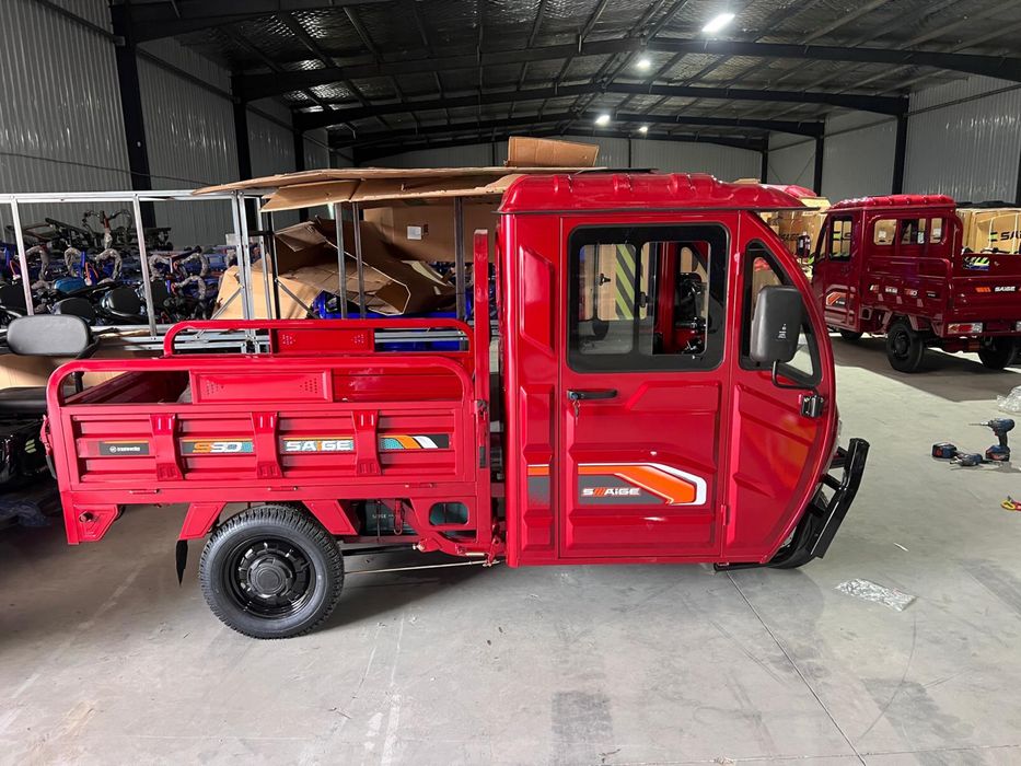 Triciclu electric 2000W cu cabina, fara permis, 25Km/h. 80km autonomie