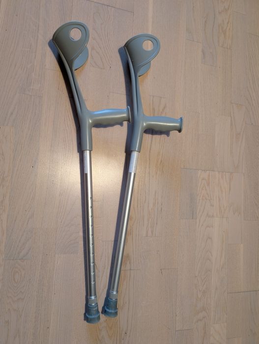 Pereche Cârje de antebraț– Reglabile, Stare foarte bună
