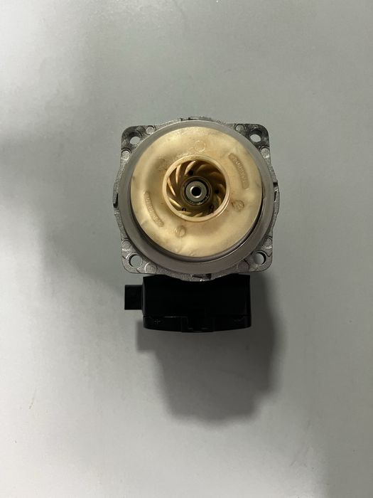 Pompa recirculare ariston egis in perfecta stare de fuctionare