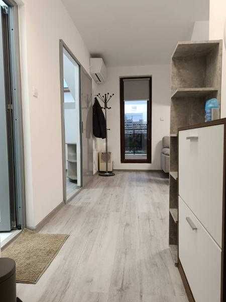 Дава се под наем Двустаен апартамент в Бургас, Център - 50 кв.м за 510 € - Снимка #2