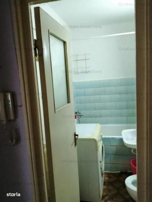 - Garsoniera confort 1 decomandata zona Obor
