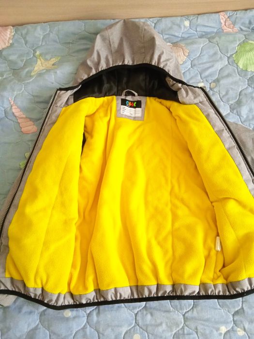 Продам куртку на мальчика