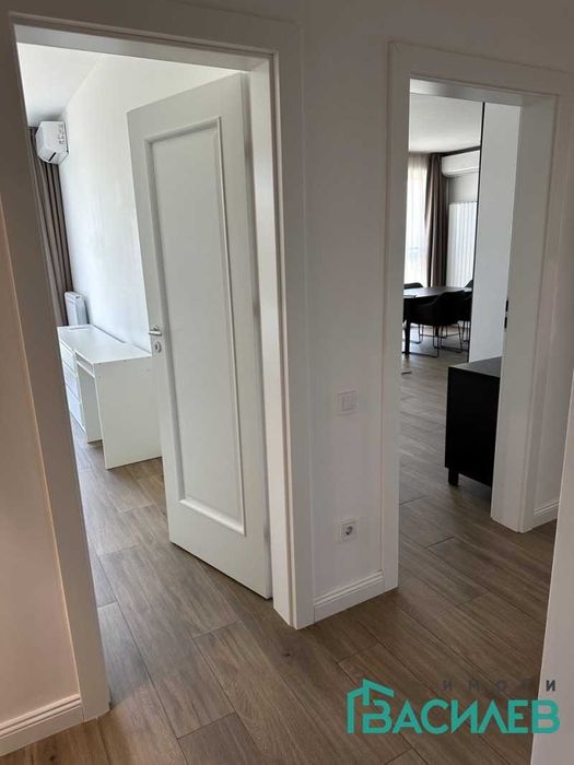 Дава се под наем Тристаен апартамент в София, Център - 124 кв.м за 1250 € - Снимка #8