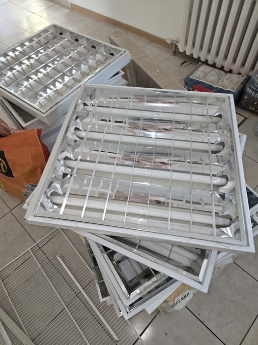 Продам на лом светильники потолочные