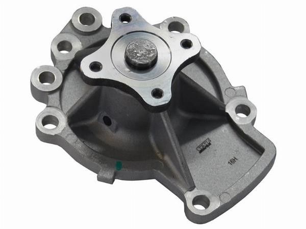 Помпа водяная  Nissan Primera