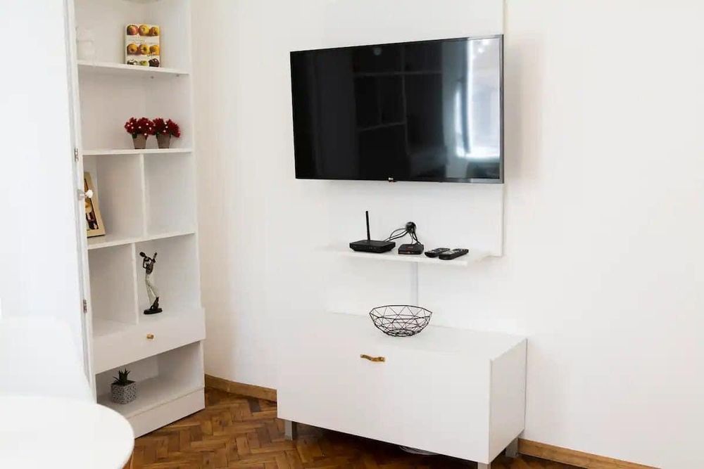 Дава се под наем Двустаен апартамент в Варна, Център - 44 кв.м за 680 € - Снимка #3