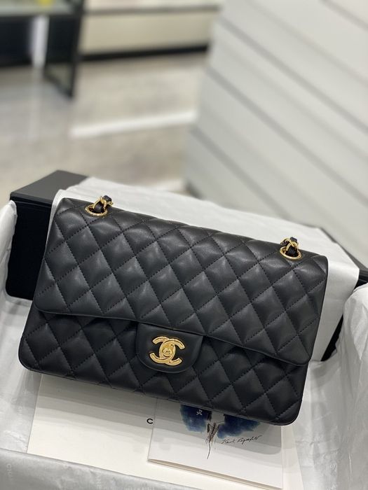 Chanel Classic 11.12 Medium 25 см – Черна
