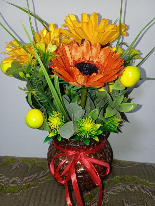 Продаю цветы сделано из атласных лент