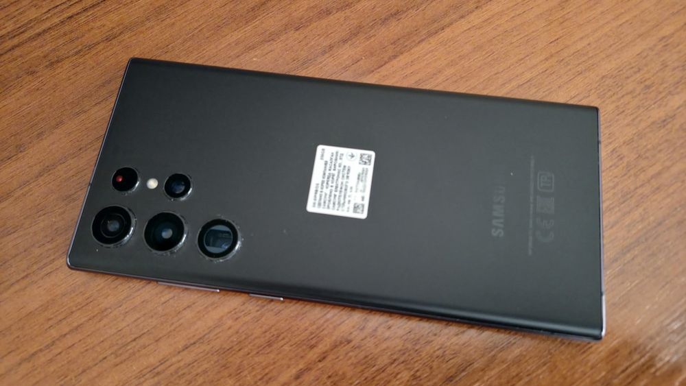 Самсунг S 22 Ultra.