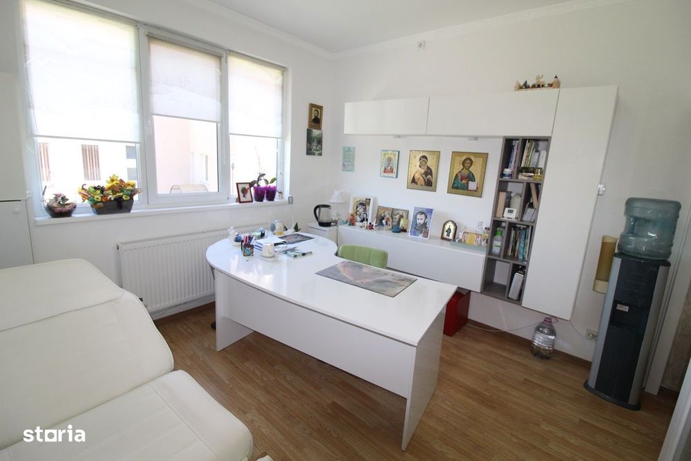 Vând spațiu comercial (cabinet medical) în Hunedoara, zona Piața Obor