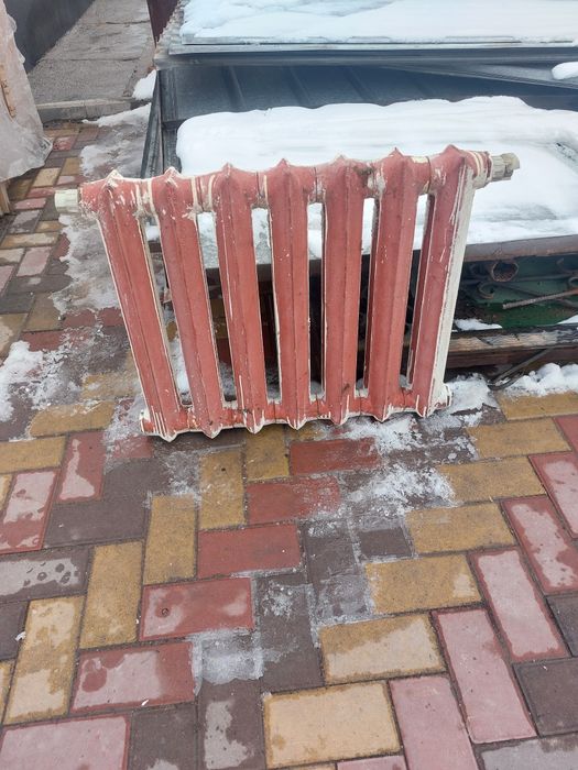 Продам чугунные батареи