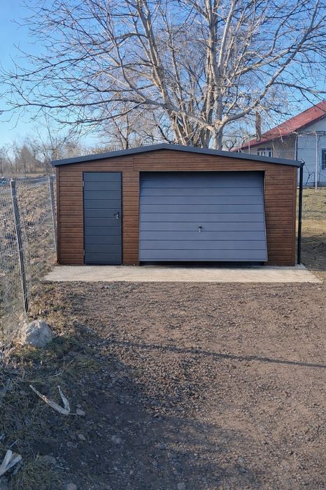 Vand garaje metalice 7 x 4m din panouri sandwich