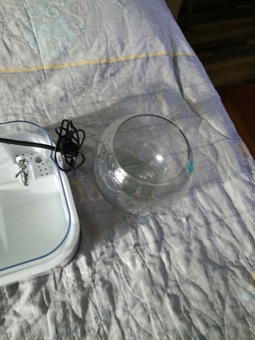 Продаю аквариум круглый 3 л и для черепашек