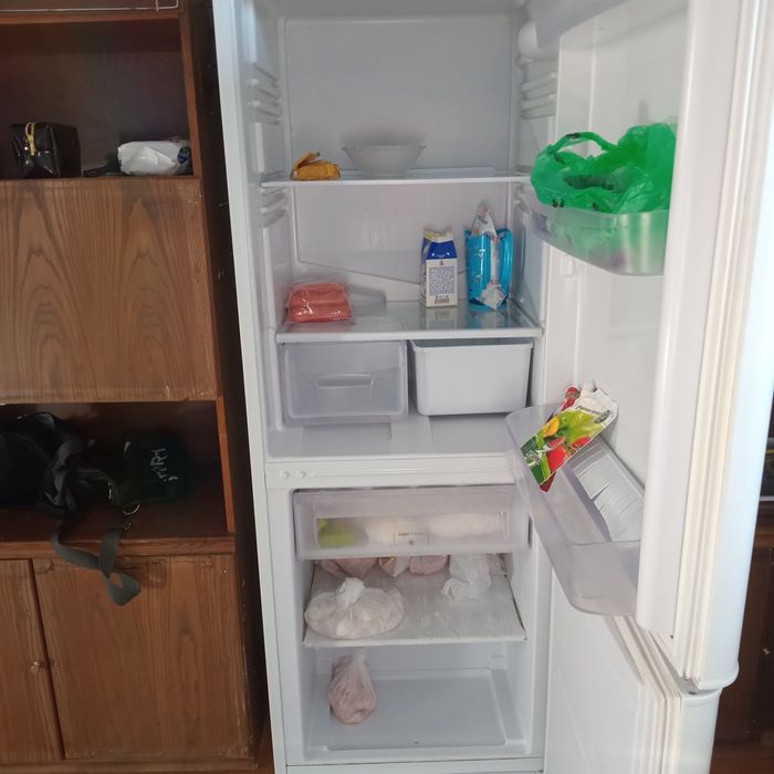 Продам холодильник индезит