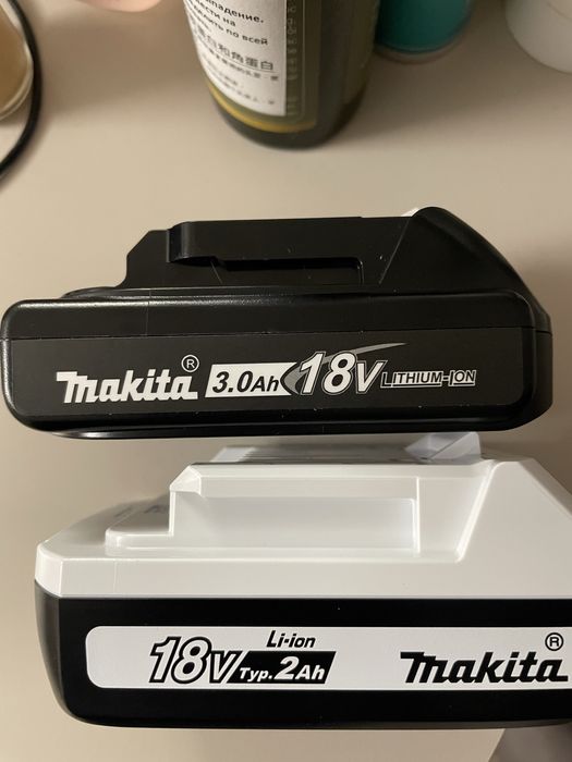 Литиевая батарея Makita BL1830