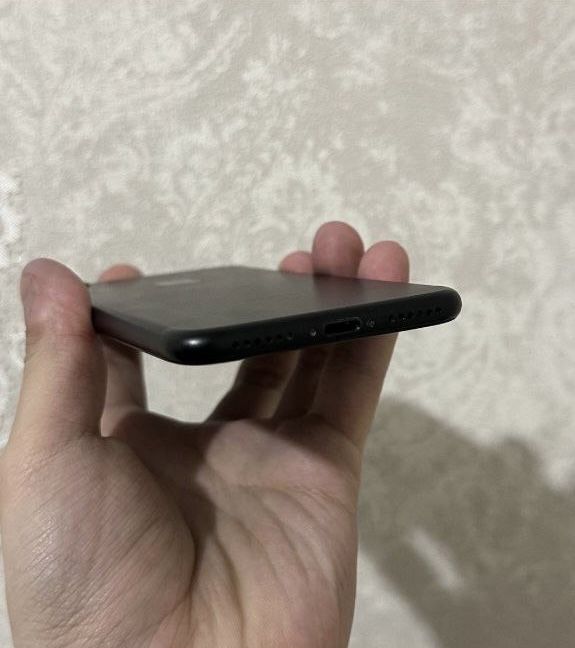 Срочно продается телефон iPhone 7 память 128