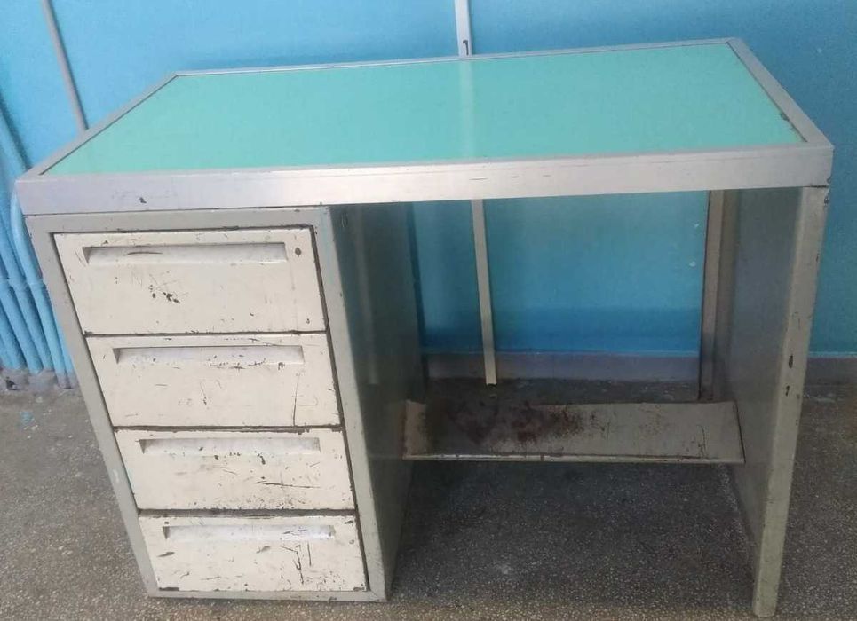 Banc Metalic cu 4 sertare ,  Papusa Strung