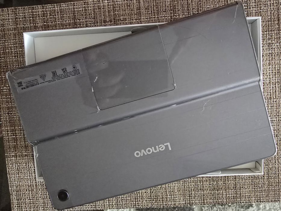 Tableta lenovo tab plus ca noua