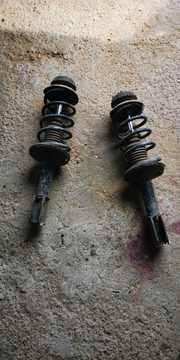 Vând amortizoare logan