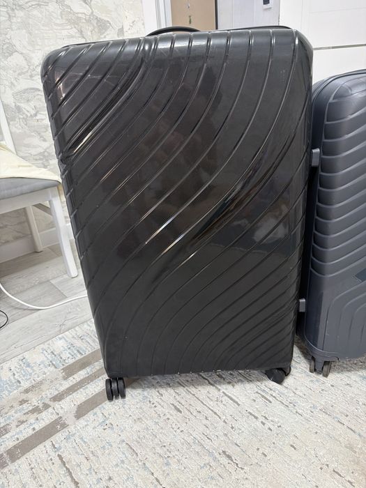 Продам чемоданы на колесиках