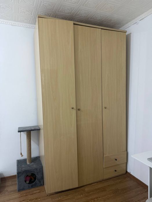 Шкаф лакированый