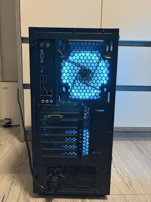 Продавам custom компютъра си