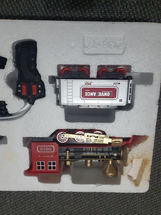 Tren cu baterii si telecomanda