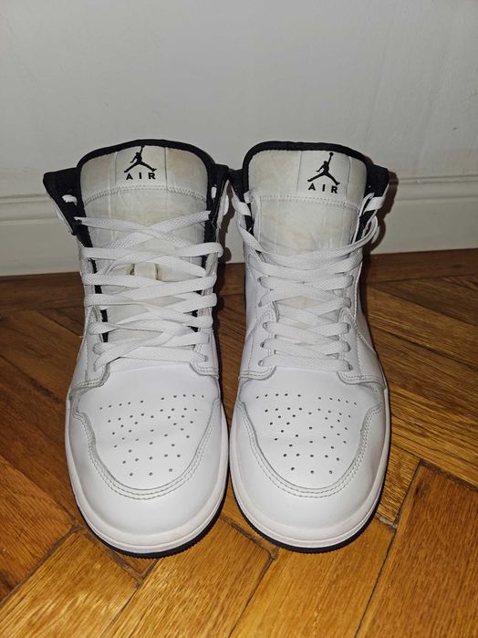 Vand JORDAN AIR 1 MID in stare foarte buna, purtati de maxim 3-4 ori