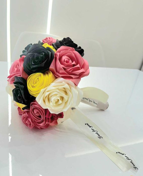 Уникални букети от сатенени рози