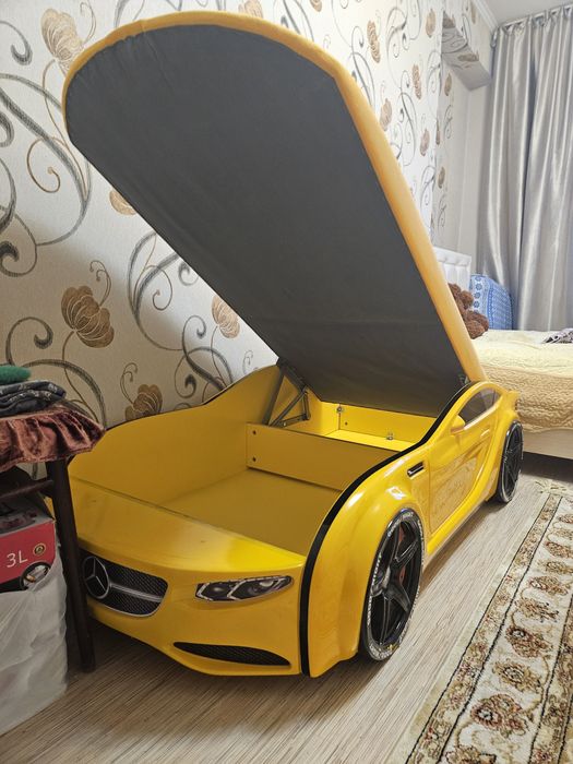 Детская кровать машинка.