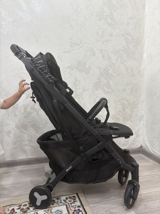 Продам коляску за 25000+ коврик и качалка