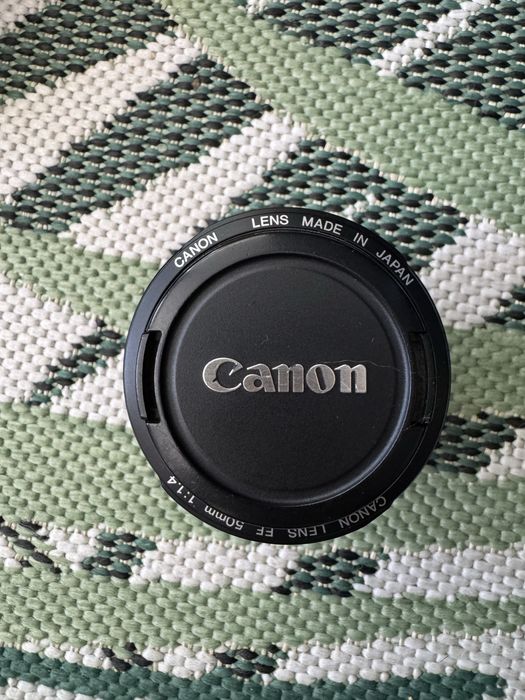 Canon 50mm – светлосилен обектив, много запазен