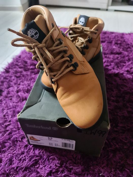 Vând bocanci timberland