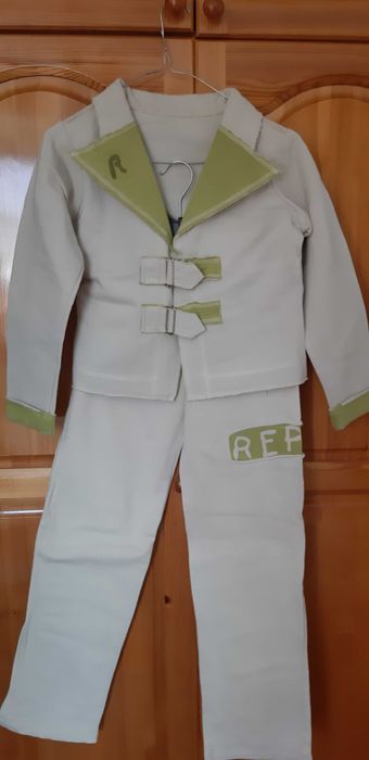 Спортно-елегантен Комплект-Сако и Панталон с Апликации! НОВ !