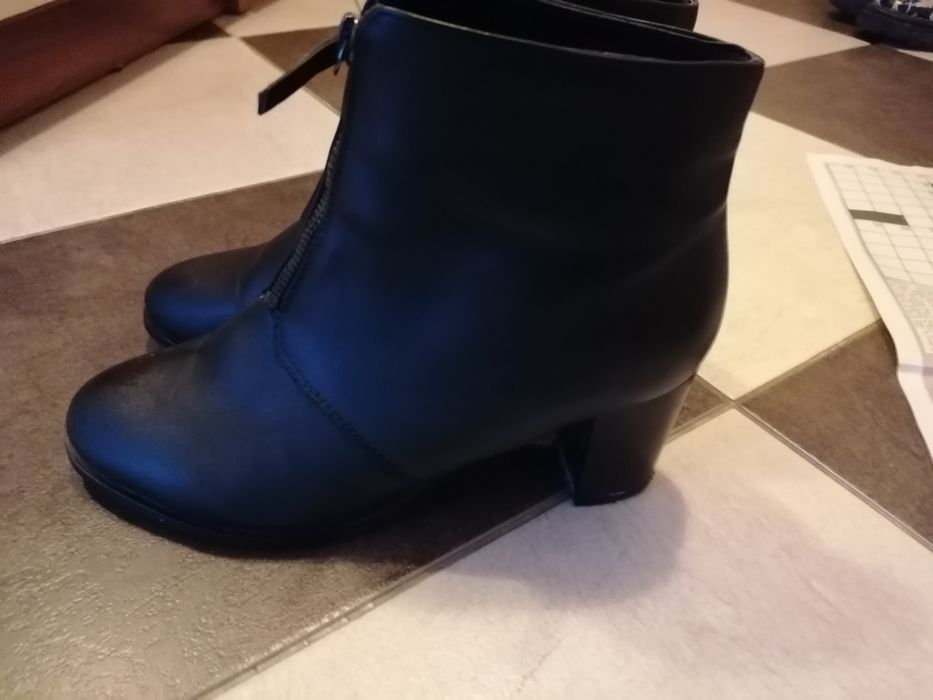 Дамски боти номер 39, цвят черен, кожа