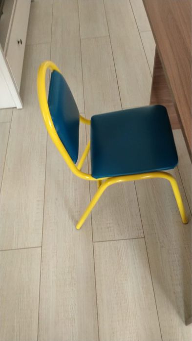 Продам детские учебные столы