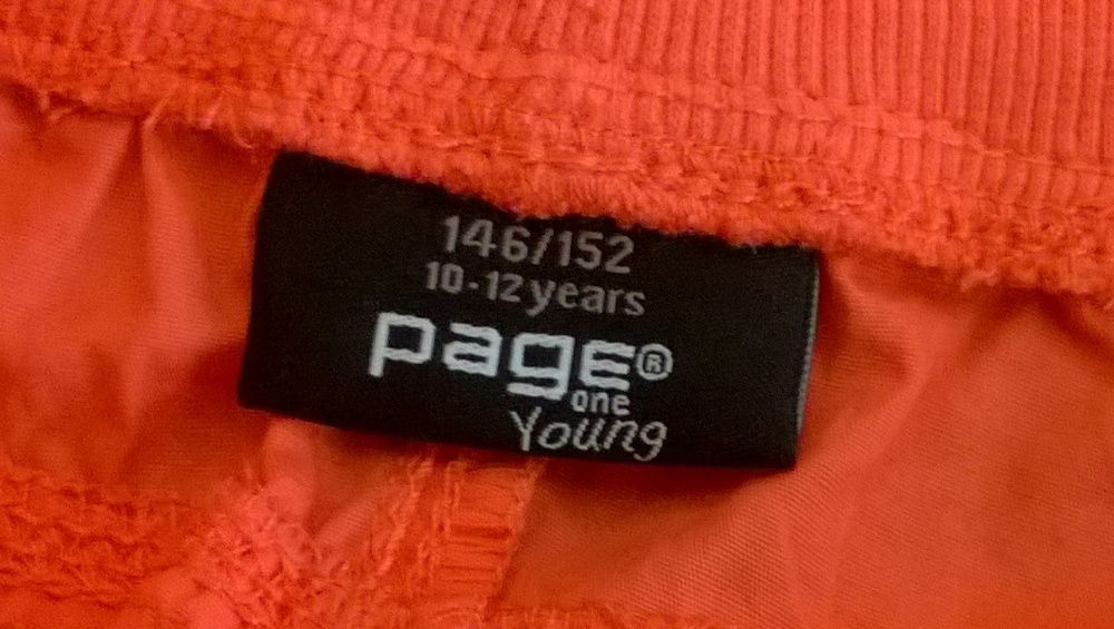 Тениски, блузи и панталони/ Манго, H&M и др.