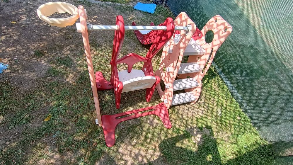 детска пързалка и люлка