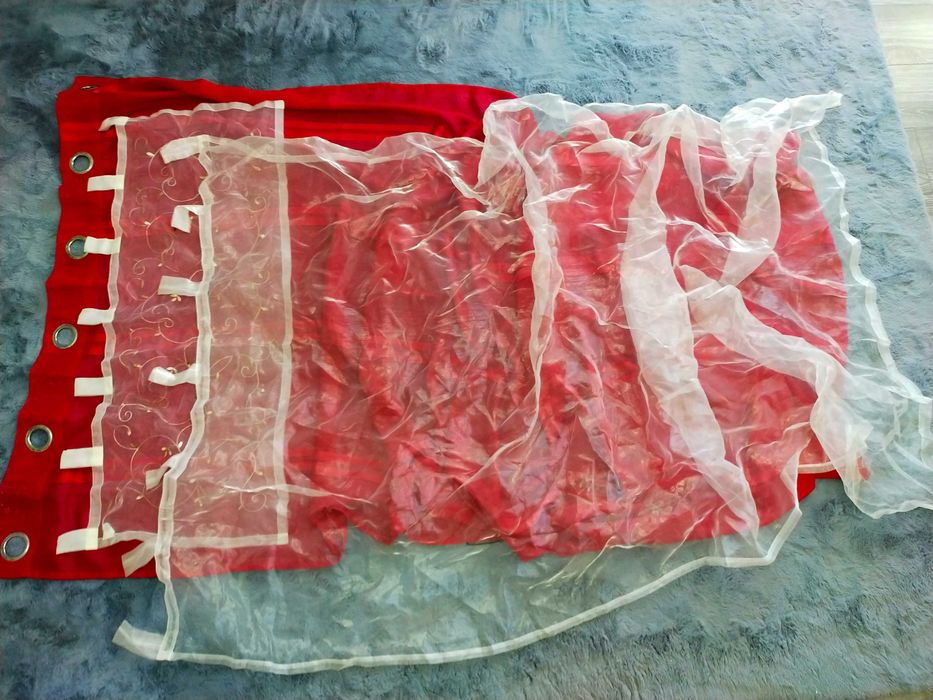 Draperie cu perdea și margine bățoasă de draperie