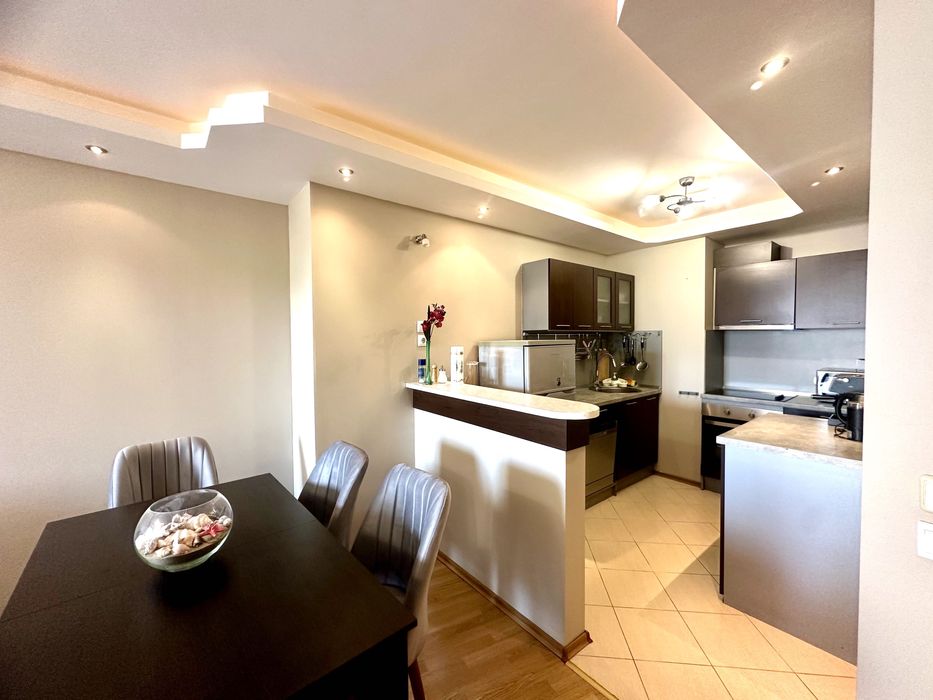 Дава се под наем Тристаен апартамент в Варна, Център - 90 кв.м за 488.58 € - Снимка #3