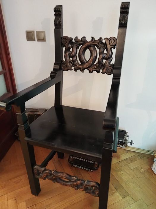 Jilț, tron, scaun de lemn, masiv si elegant