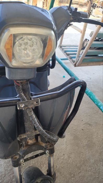 3 oyoqli skuter zaretchigi bilan