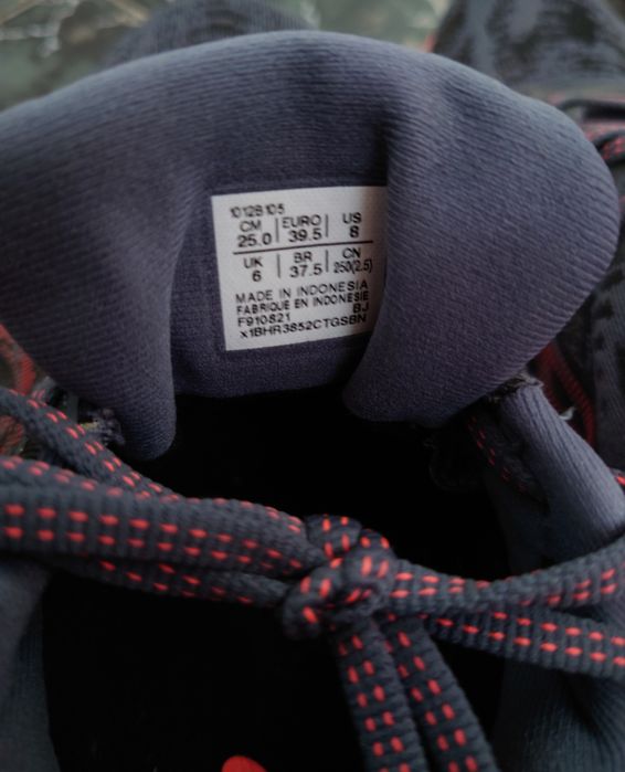 Дамски маратонки Asics с Goretex мембрана, размер 39,5