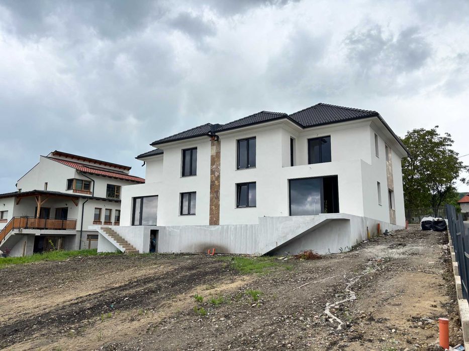 Vand casa duplex sat Gheorghieni 170mp utili, 600mp teren