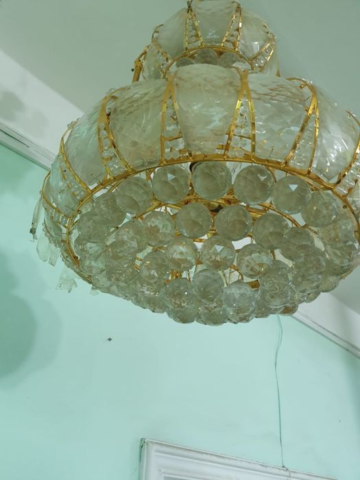 Продам большую люстру