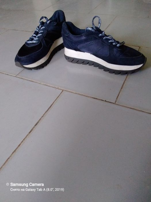 Кроссовки жён. В отличном состоянии,цена 100000,ф ирма Zaraразмер 37