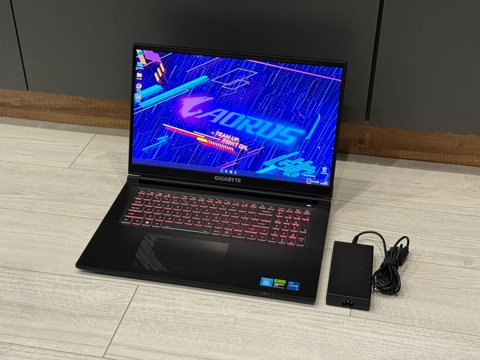 17.3 144hz/ RTX 4050 6gb /i5 12500H /16gb / 512ssd / RGB / Gigabyte